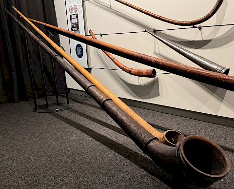 Neu in der Sammlung: Alphorn mit Jahreszahl 1843.